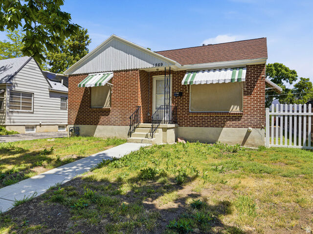 Property Photo:  1869 S 200 E  UT 84115 
