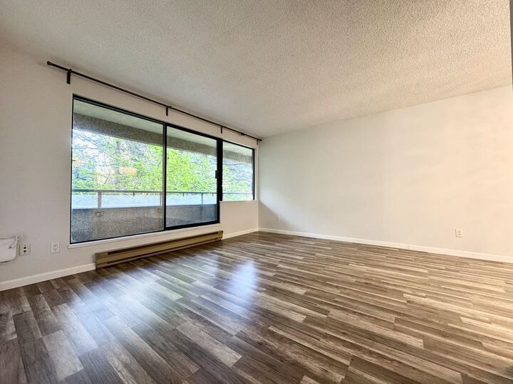Property Photo:  1026 Queens Avenue 204  BC V3M 6B2 