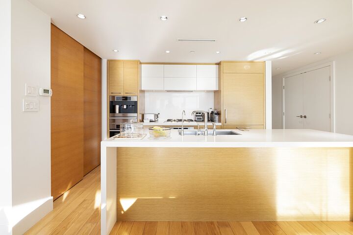Property Photo:  667 Howe Street 3001  BC V6C 0B5 