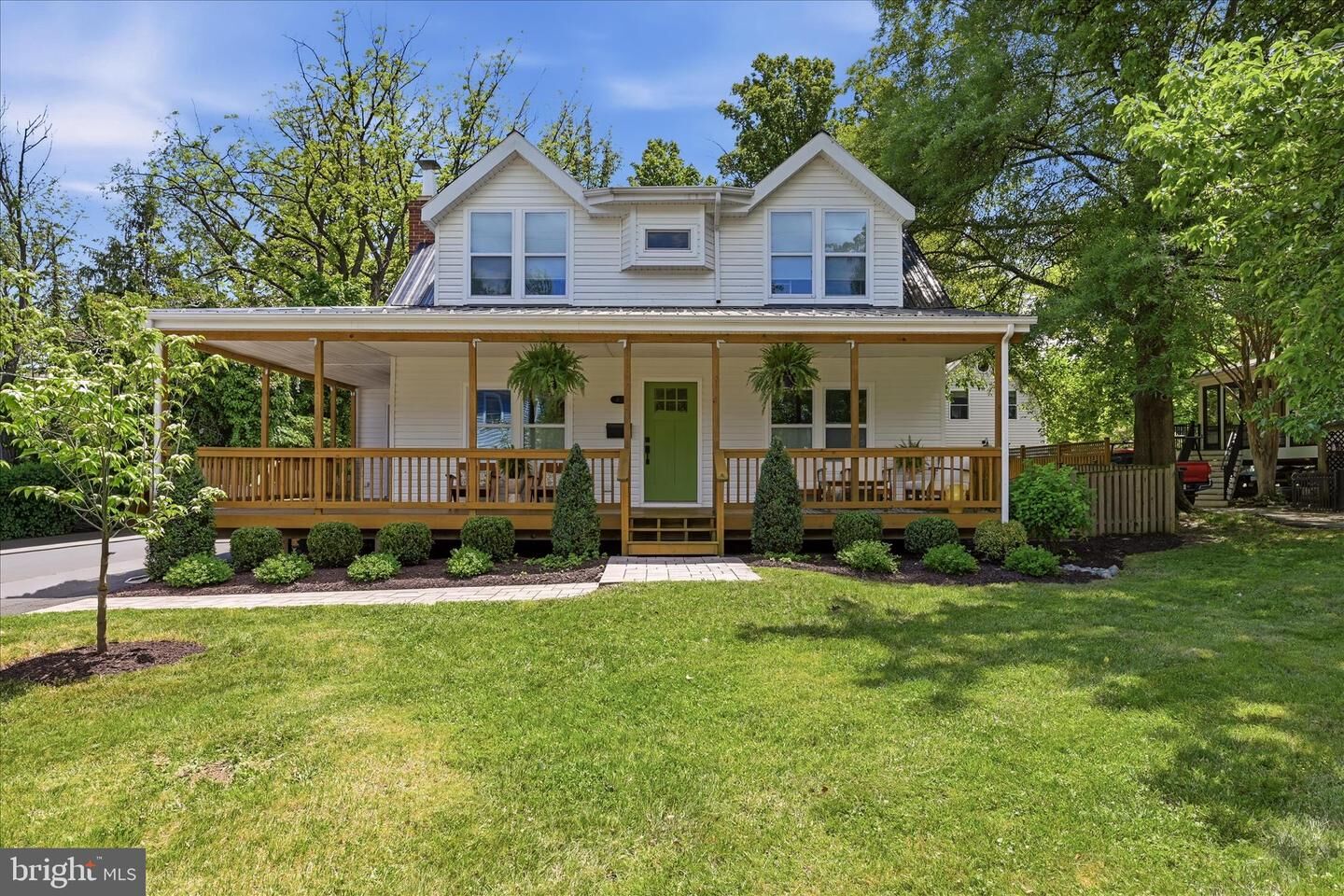 Property Photo:  405 Edwards Ferry Road NE  VA 20176 