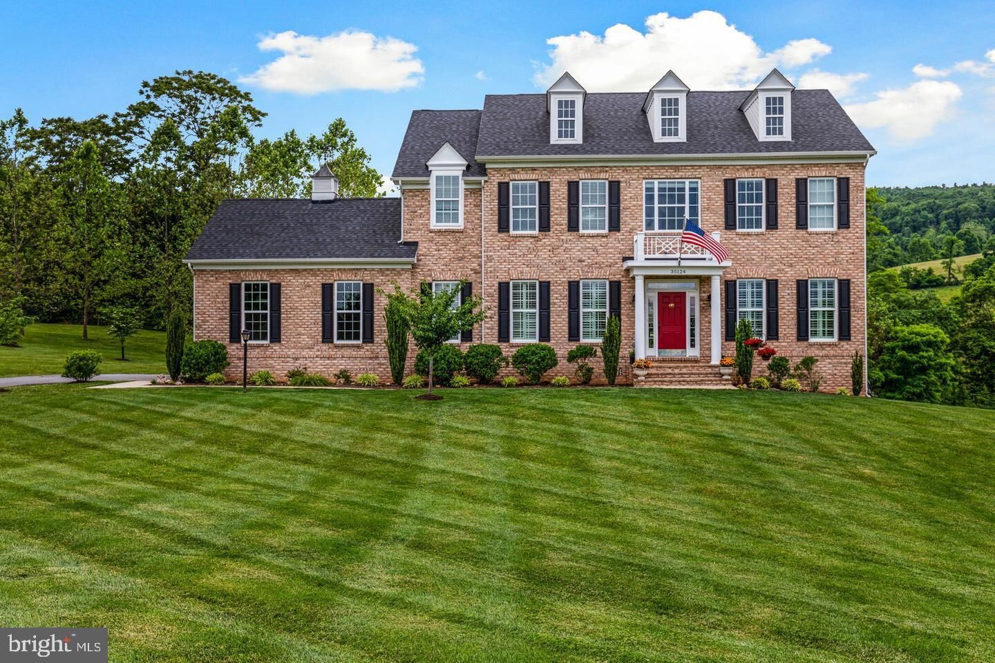 Property Photo:  35124 Greyfriar Drive  VA 20141 