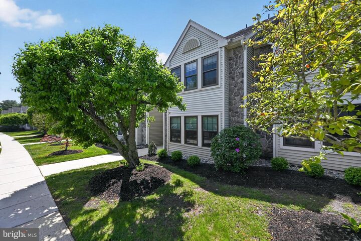 Property Photo:  42 Summit Court  NJ 08053 