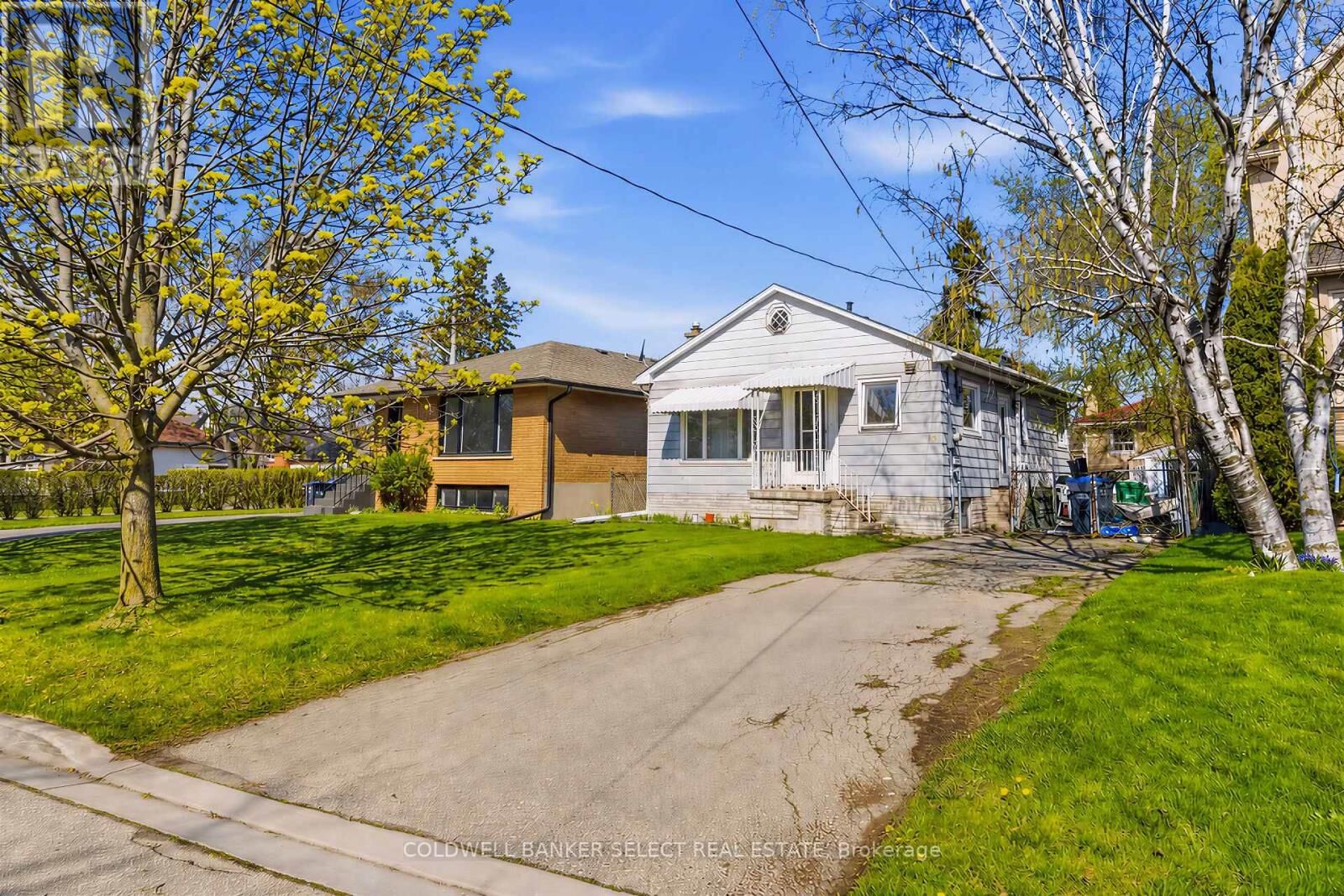 Property Photo:  879 Sixth Street  ON L5E 1N5 