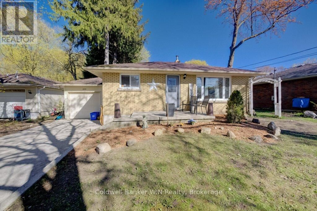 Property Photo:  259 Birmingham Street East  ON N0G 2L2 