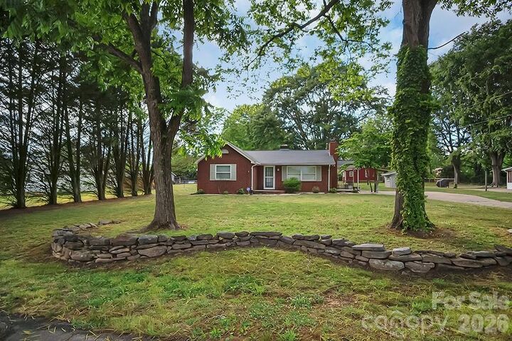 Property Photo:  1305 Markway Street  NC 28150 