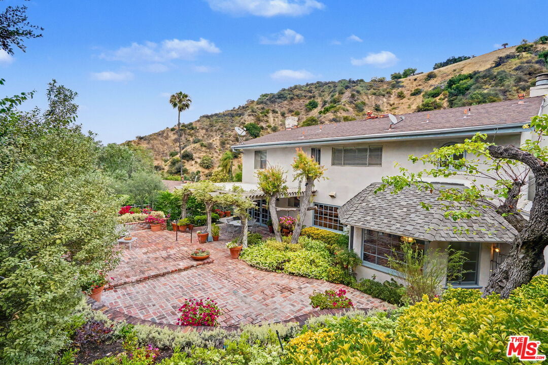 Property Photo:  3563 Stone Canyon Ave  CA 91403 