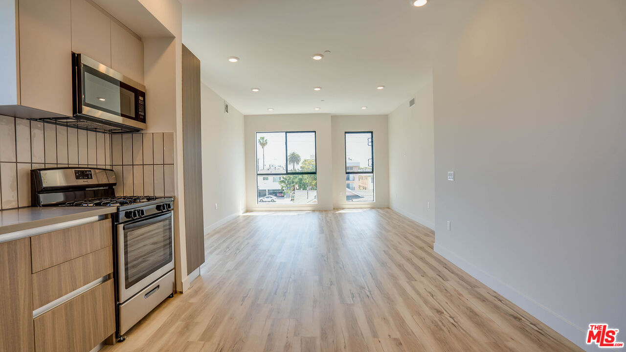 Property Photo:  1540 S Hayworth Ave  CA 90035 