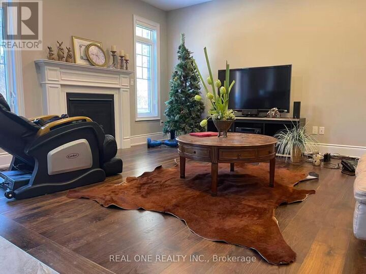 Property Photo:  82 Warren McBride Crescent  ON L4G 0W4 