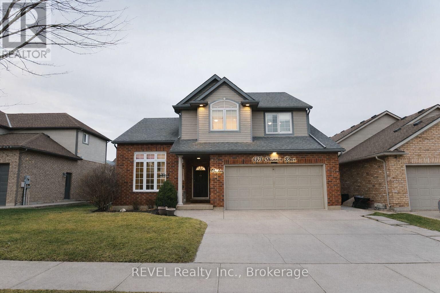 Property Photo:  6978 Shannon Drive  ON L2H 3N7 
