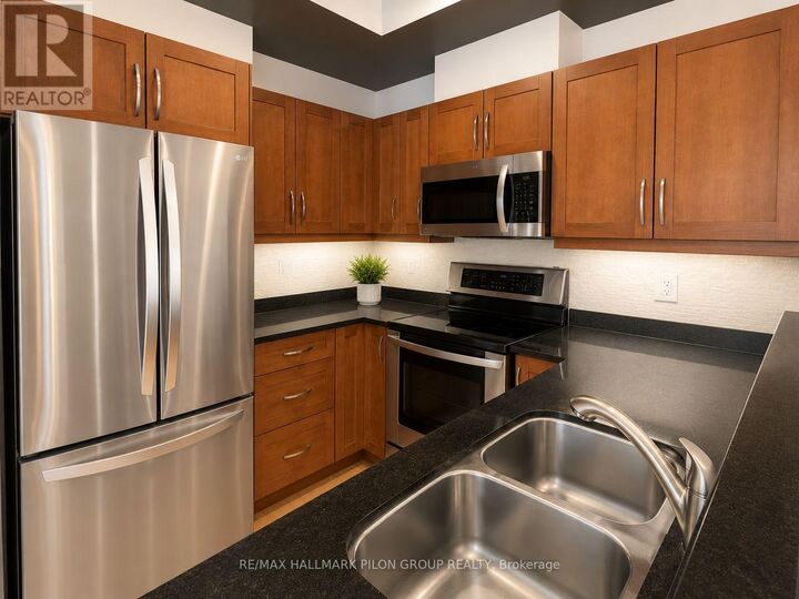 Property Photo:  95 Bronson Avenue 902  ON K1R 1E2 