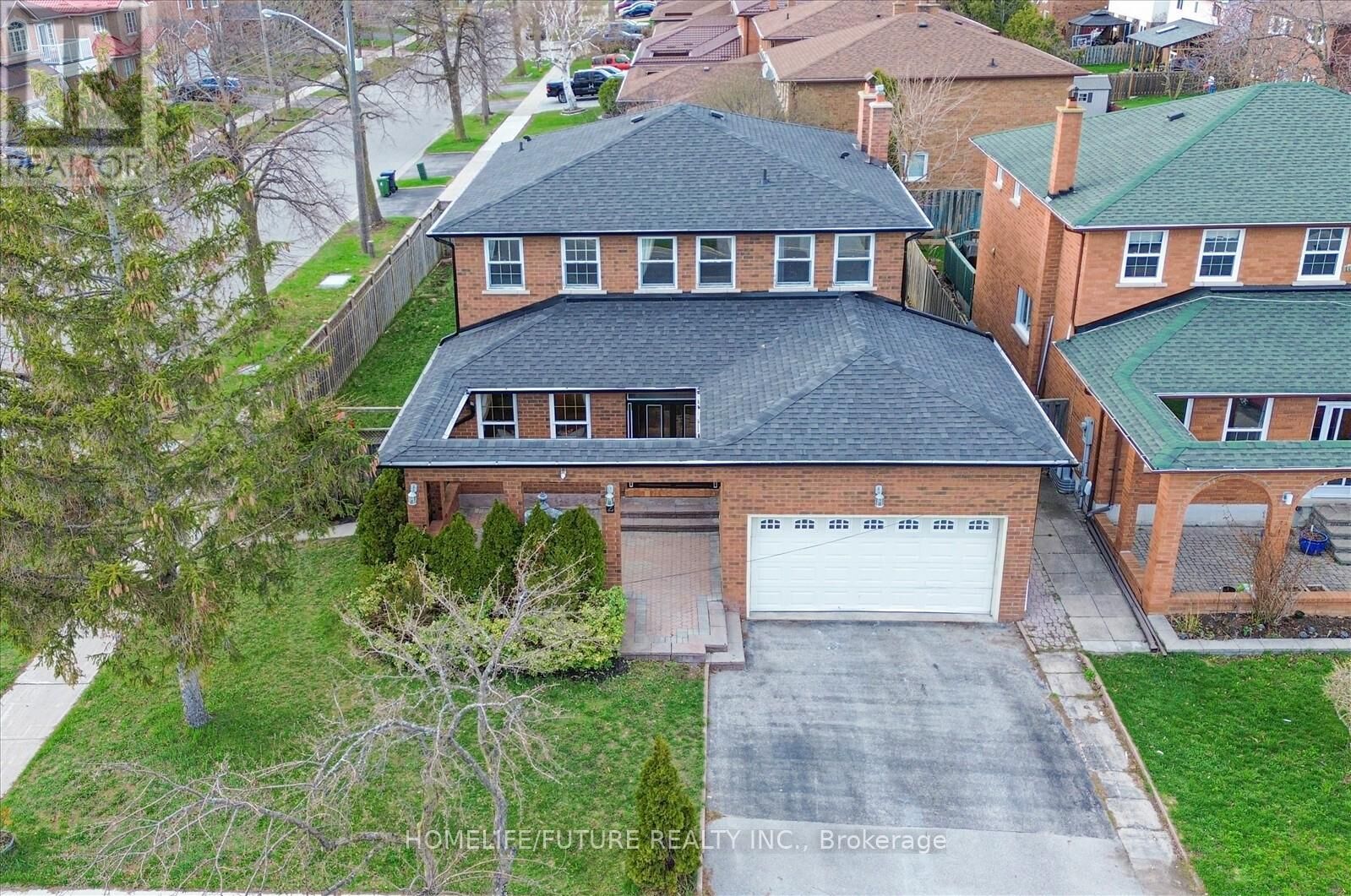 Property Photo:  2 Lovel Avenue  ON M1B 2M5 