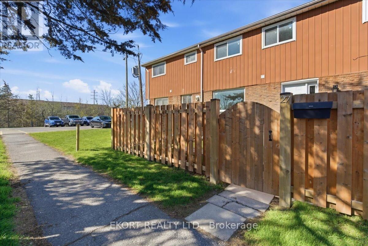 Property Photo:  17 Tracey Park Drive 27  ON K8P 4R4 