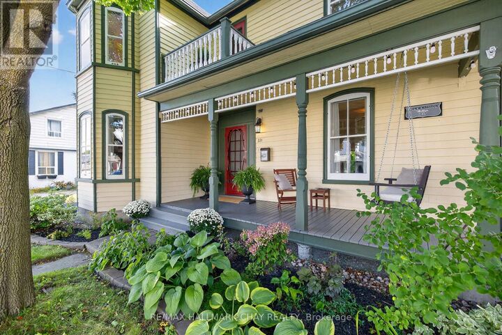 Property Photo:  221 Prospect Street  ON L3Y 3T8 
