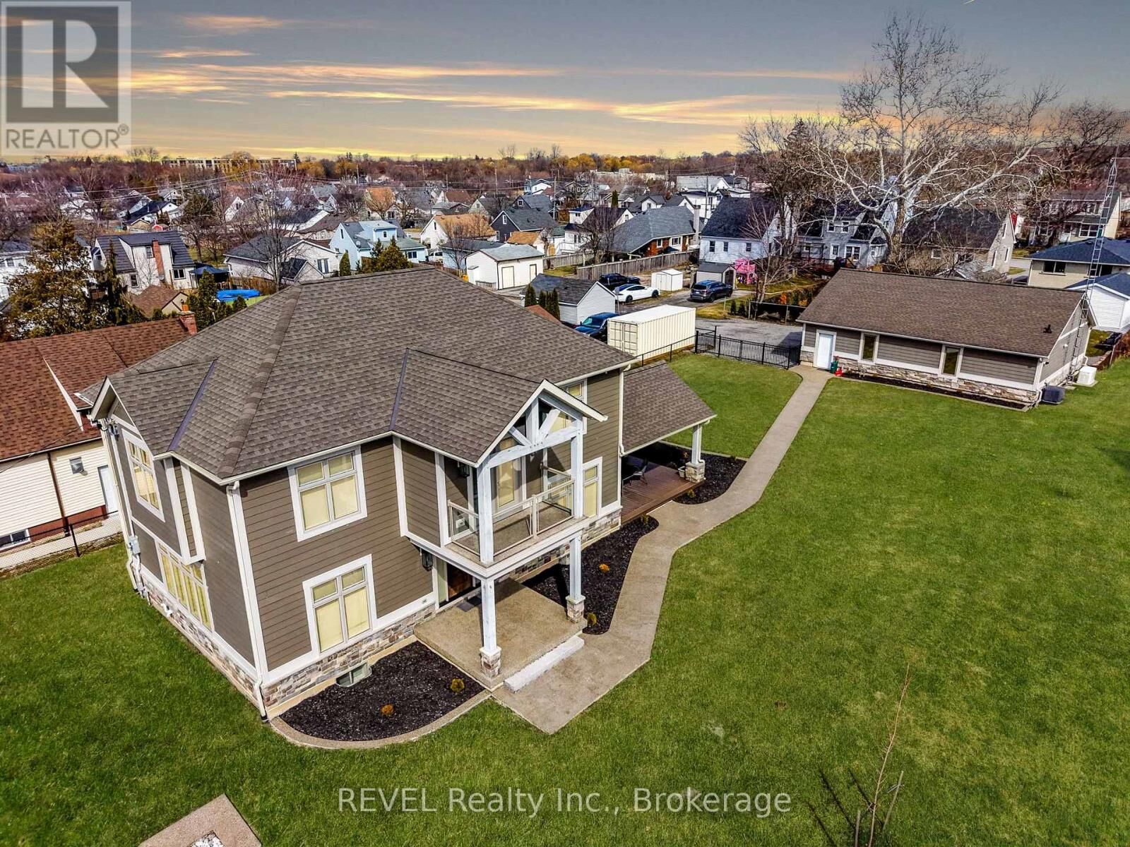 Property Photo:  190 Oakdale Avenue  ON L2P 2K8 