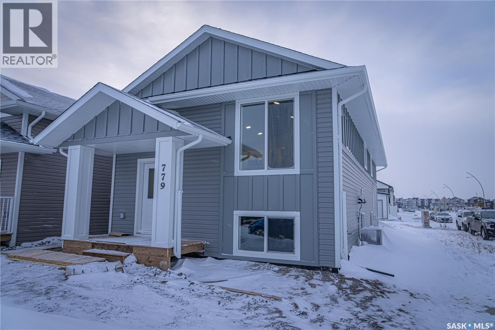 Property Photo:  354 Stehwien Street  SK S7W 1M9 
