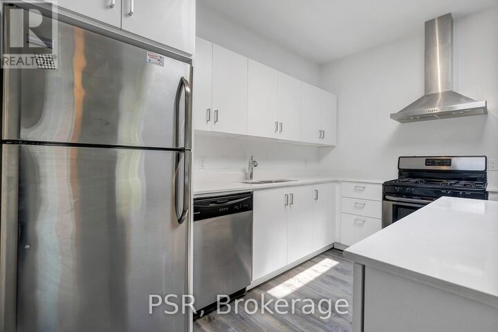 Property Photo:  464 College Street 3  ON M6G 1A1 
