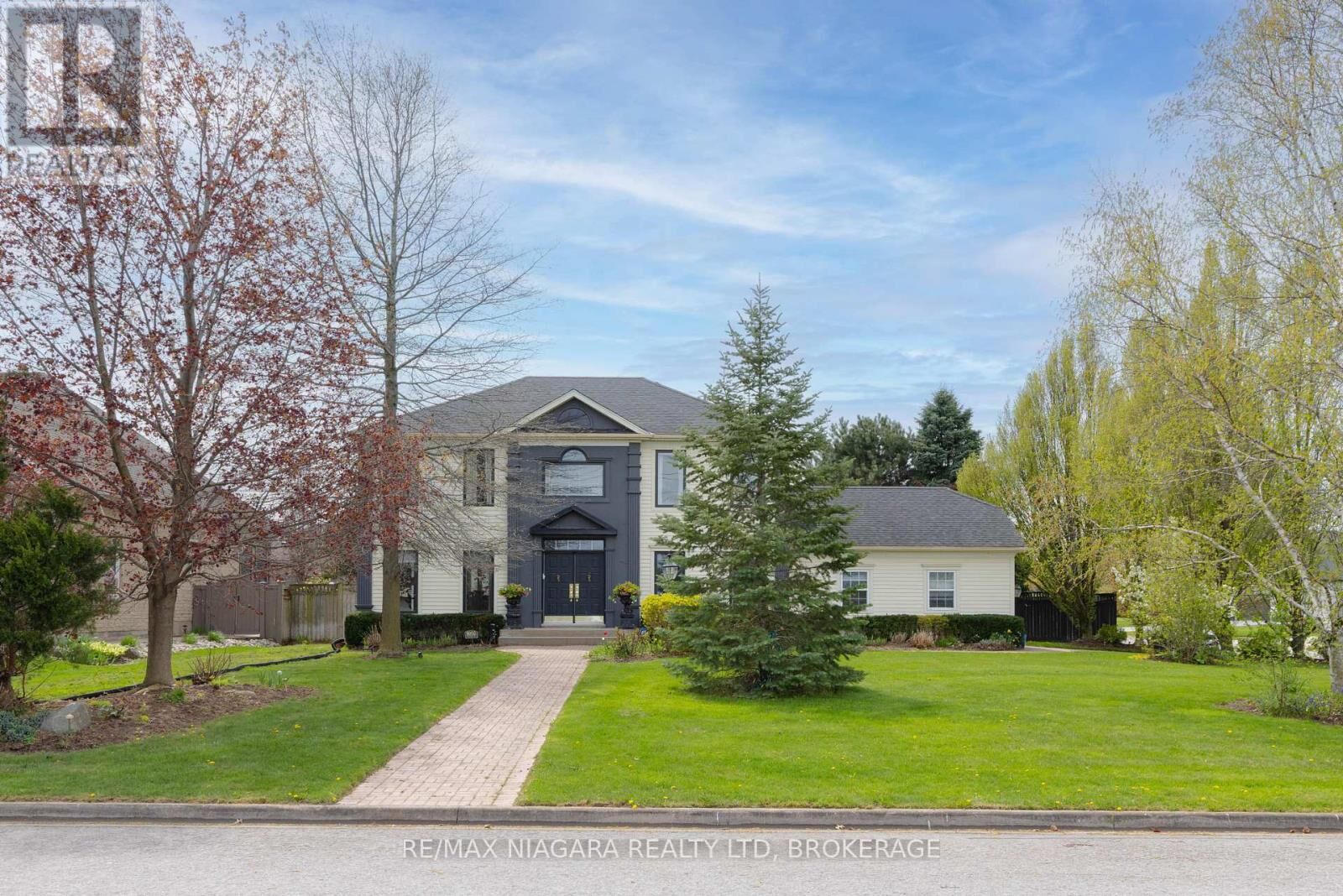 Property Photo:  8056 Cathedral Drive  ON L2H 2Z2 
