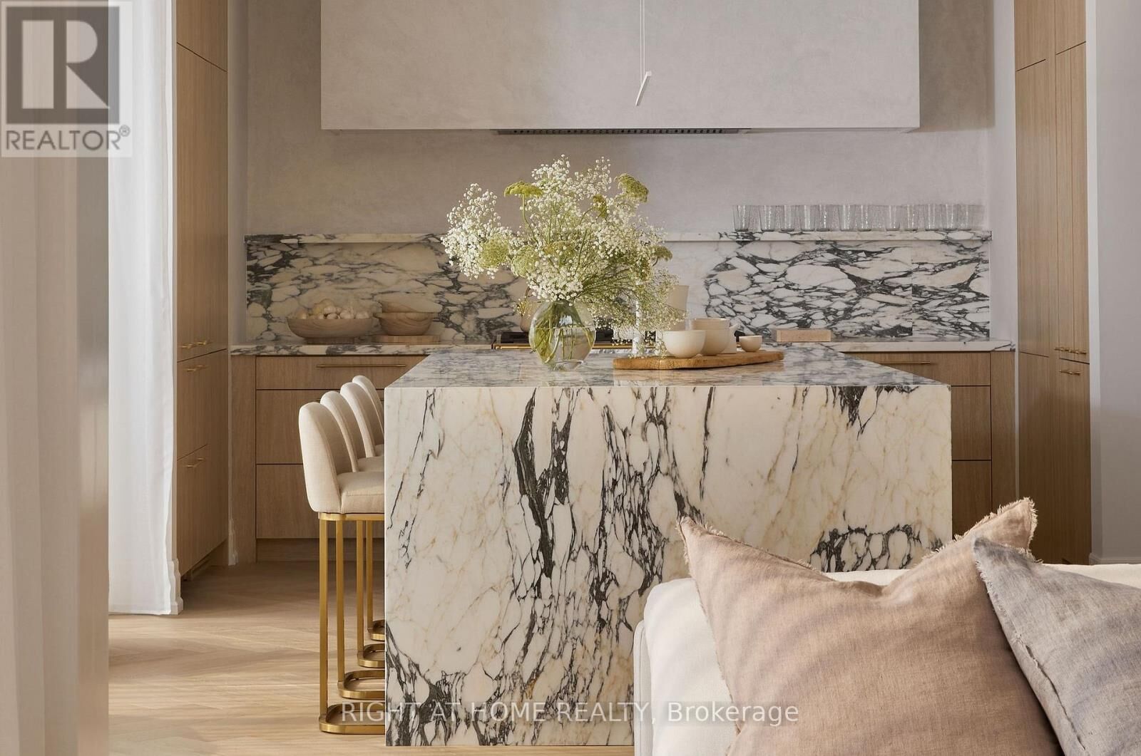 Property Photo:  37 Rippleton Road  ON M3B 1H4 