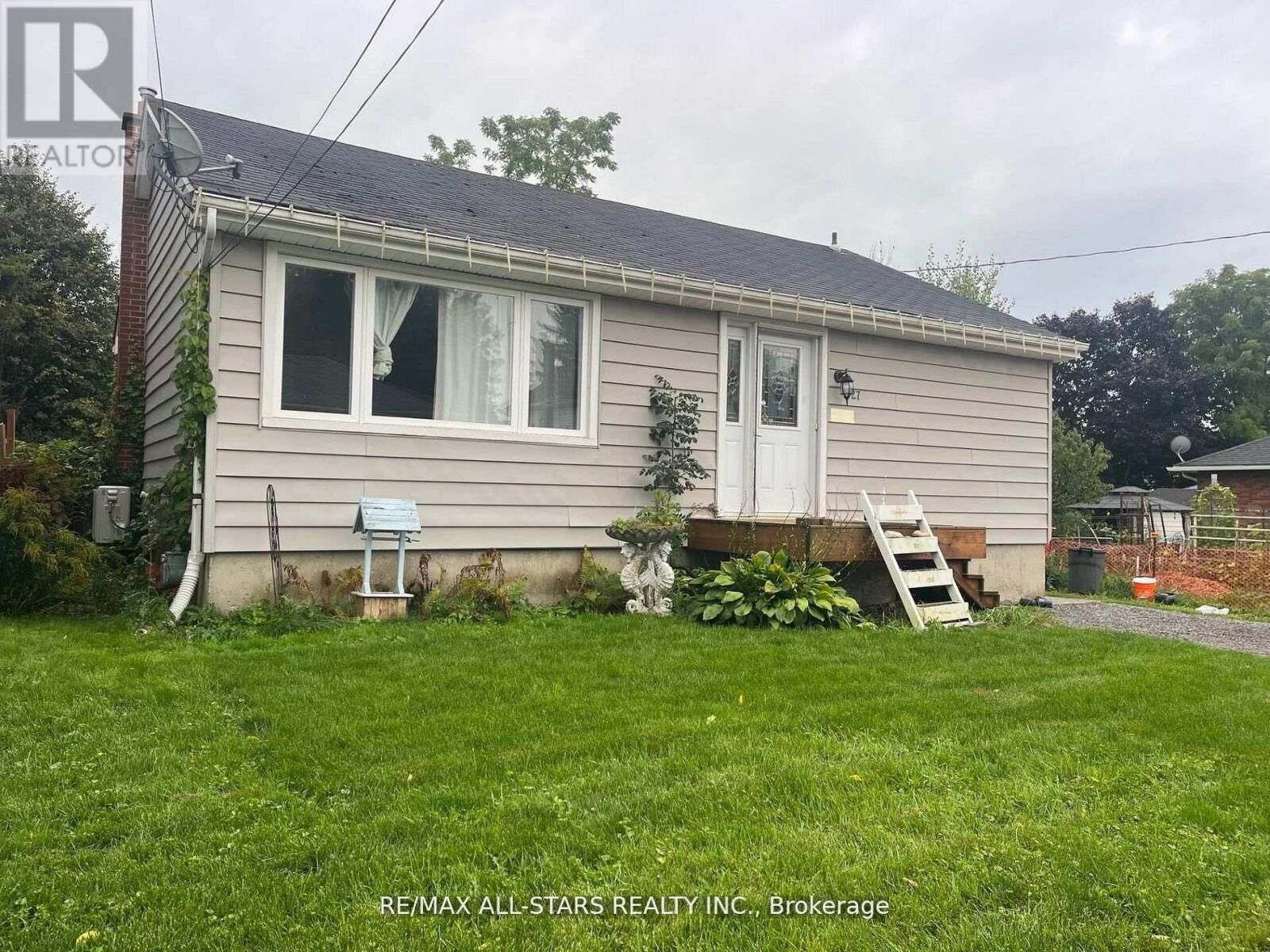Property Photo:  27 Margaret Street  ON L1A 1Y4 