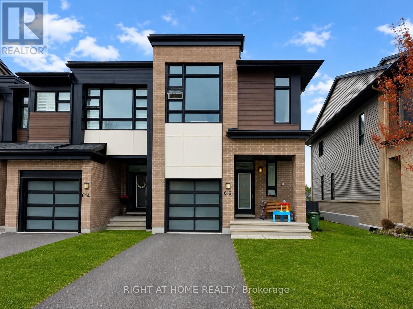 Property Photo:  616 Rowers Way  ON K1X 0C5 