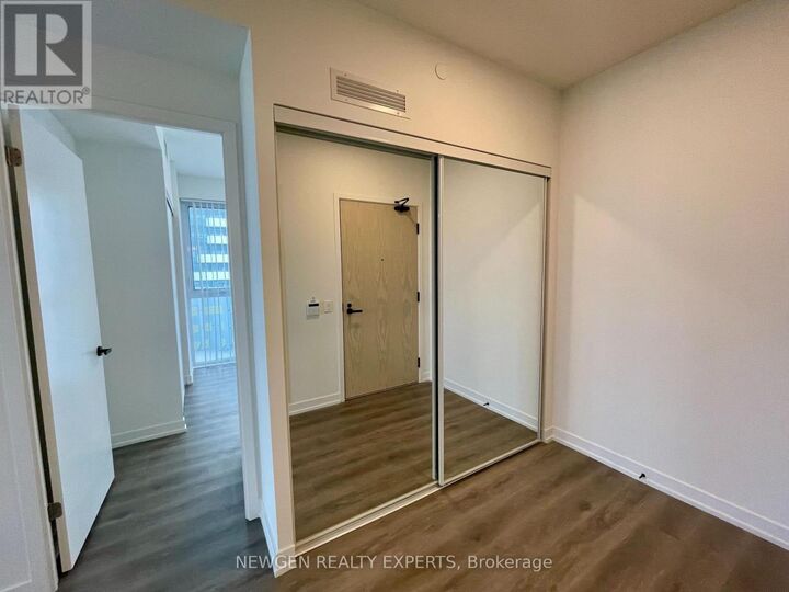 Property Photo:  225 Commerce Street 1512  ON L4K 0R1 