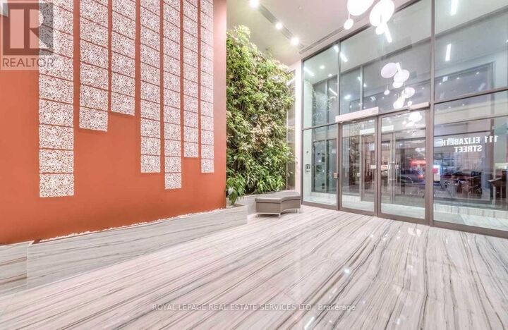 Property Photo:  111 Elizabeth Street 852  ON M5G 1P7 