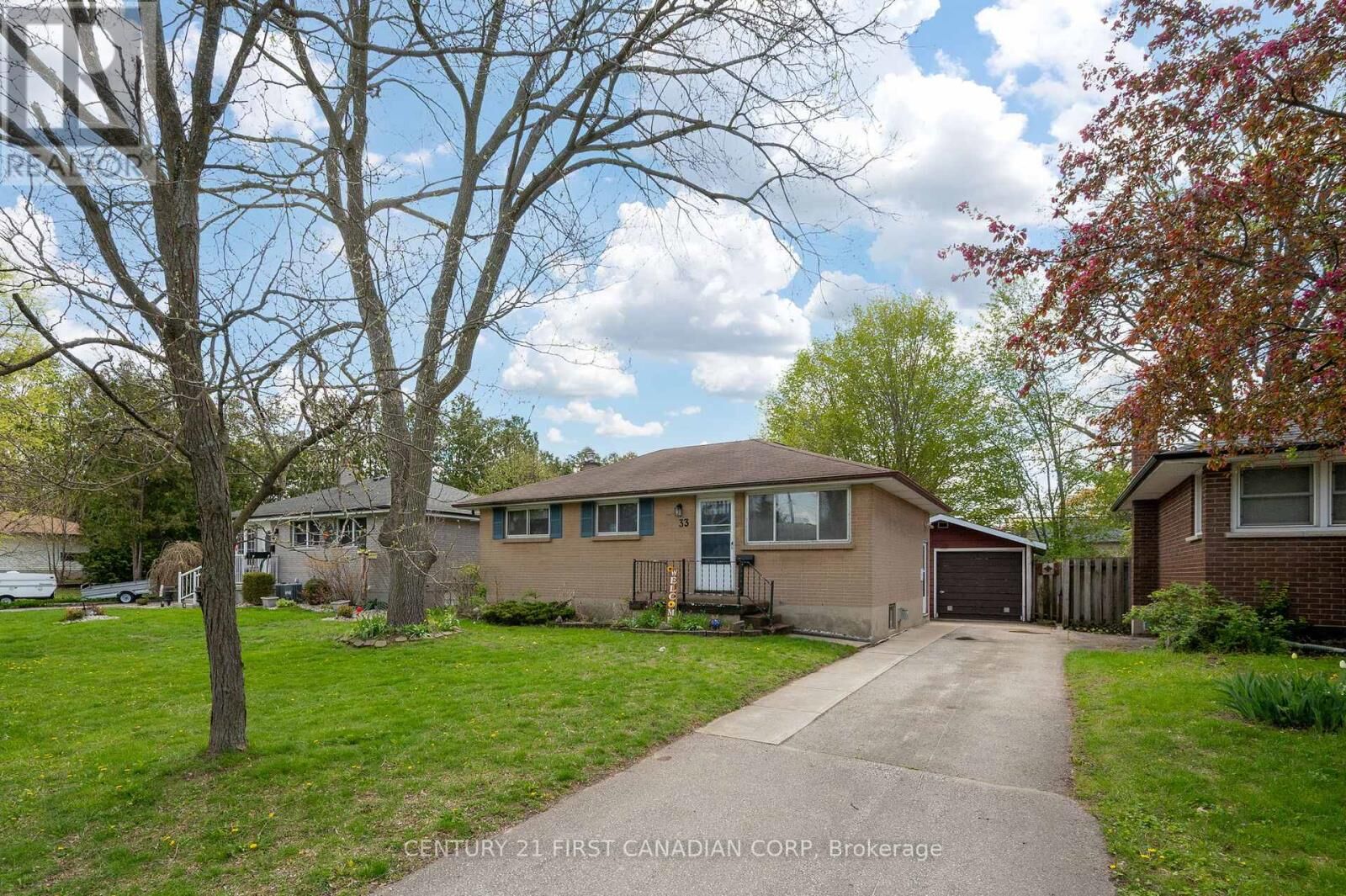 Property Photo:  33 Strathcona Drive  ON N5W 1P7 