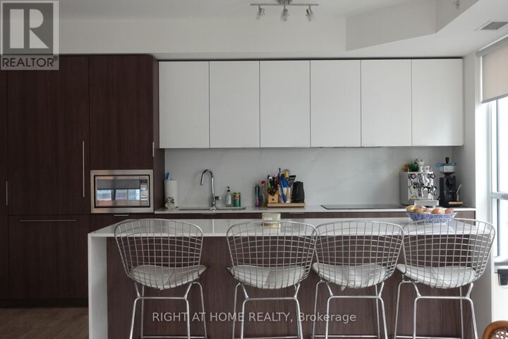 Property Photo:  8 Ann Street 1101  ON L5G 3E6 
