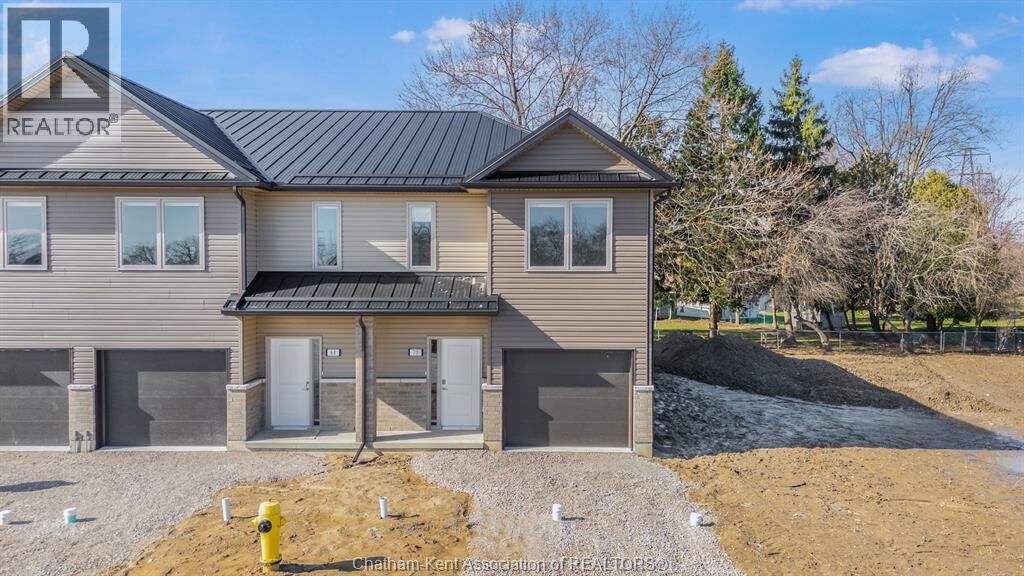 Property Photo:  42 Magnolia Lane  ON N7M 0W7 