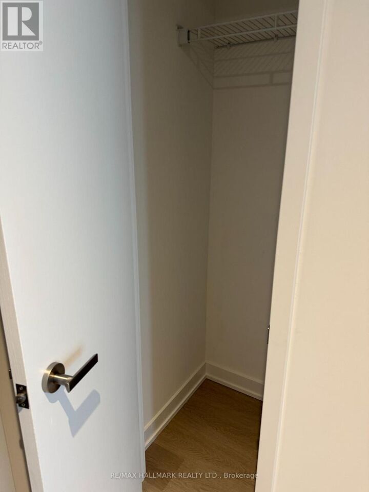 Property Photo:  448 Burnhampthorpe Road 2036  ON L5B 0R4 