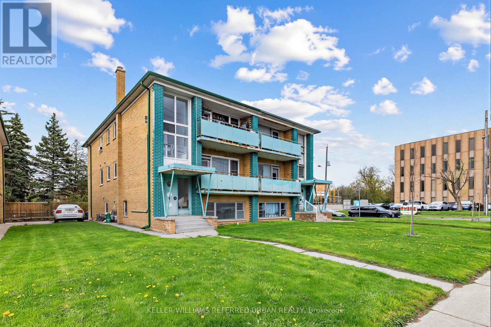 Property Photo:  3867 Bathurst Street  ON M3H 3N4 