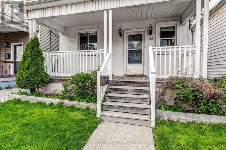 Property Photo:  43 Rosemont Avenue  ON L8L 2M4 