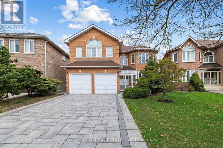 Property Photo:  17 Lady Lynn Crescent  ON L4B 3V5 