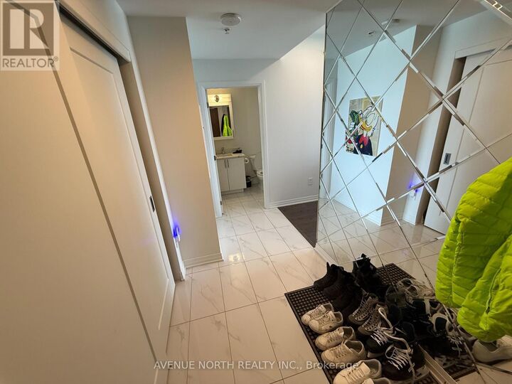 Property Photo:  805 Carling Avenue 3302  ON K1S 5W9 