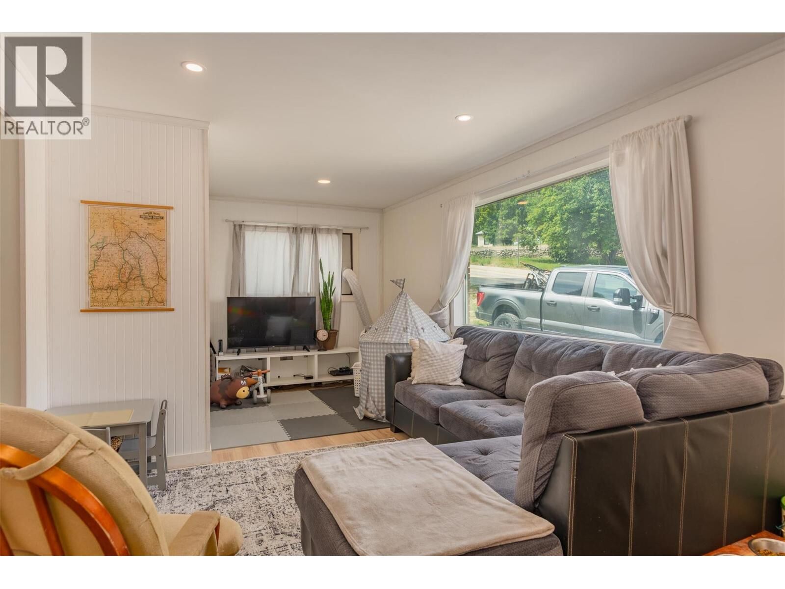 Property Photo:  1953 Plewman Way  BC V0G 1Y0 
