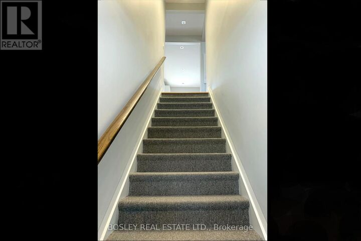 Property Photo:  9 Indian Valley Crescent  ON M6R 1Y5 