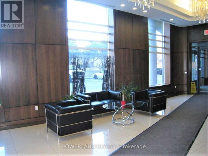 Property Photo:  18 Valley Woods Road 815  ON M3A 0A1 