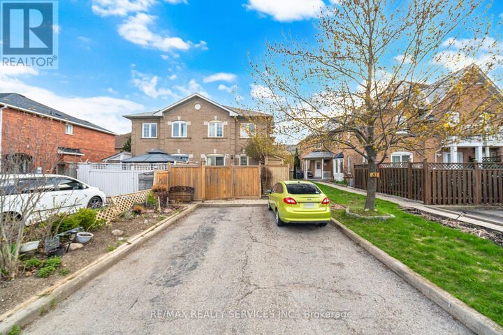 Property Photo:  79 Pressed Brick Drive  ON L6V 4K5 