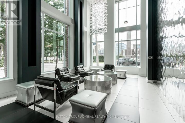 Property Photo:  220 George Street Th2  ON M5A 2N1 