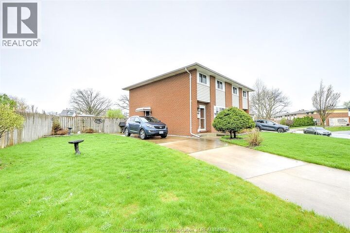Property Photo:  9445-9447 Alten Drive  ON N8R 1V9 