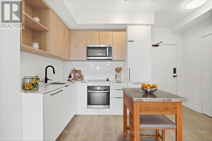 Property Photo:  1185 Dupont Street 1001  ON M6H 0G5 