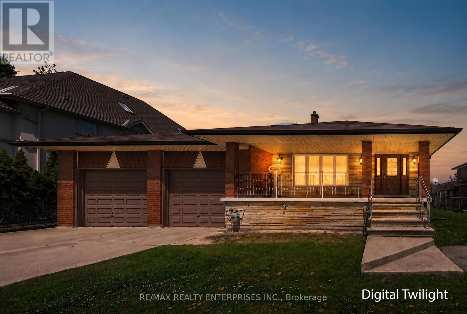 Property Photo:  1351 Haig Boulevard  ON L5E 2M8 