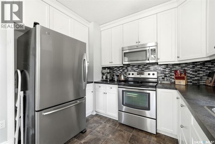 Property Photo:  234 Broadway Avenue  SK S4N 1B3 