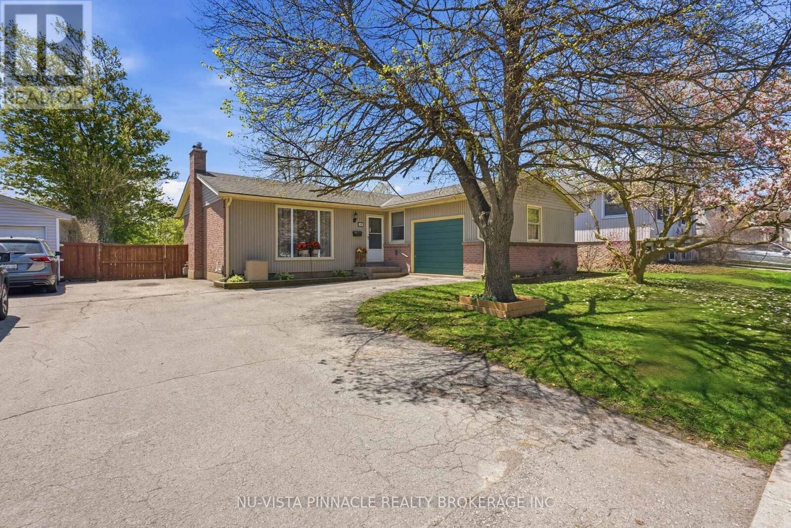 Property Photo:  109 Brixham Crescent  ON N6K 1K9 
