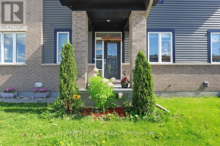 Property Photo:  900 Serrano Street  ON K4A 5L3 