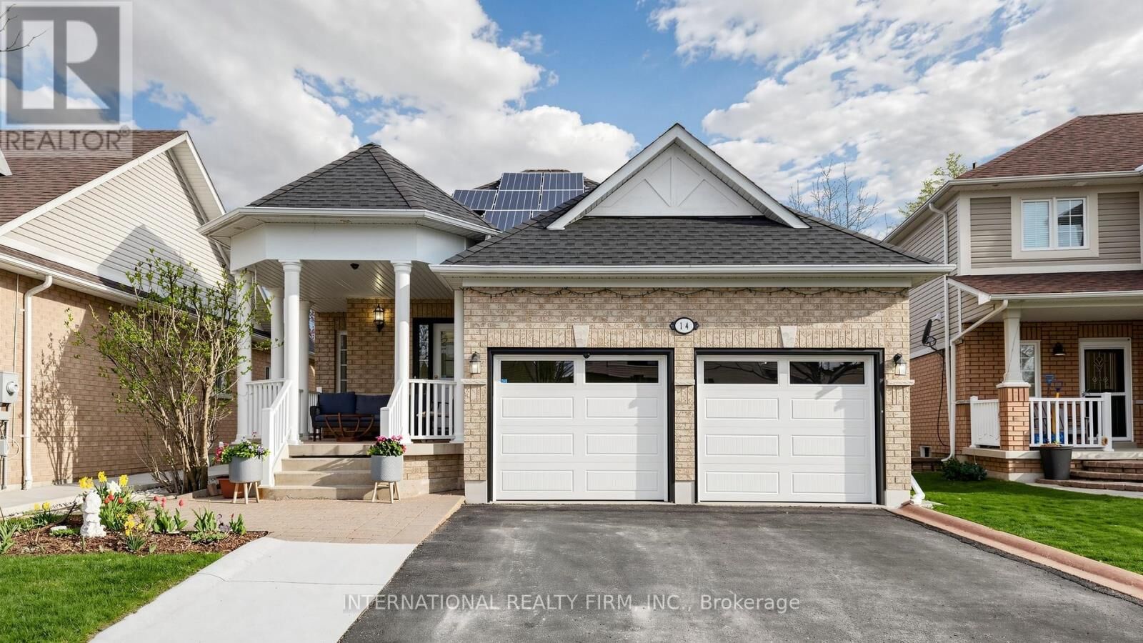 Property Photo:  14 Stuart Avenue  ON L4M 0A1 