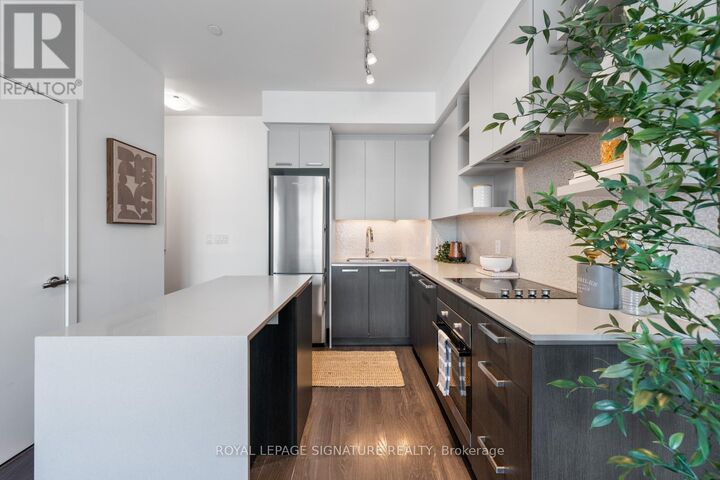 Property Photo:  1830 Bloor Street West 1201  ON M6P 0A2 
