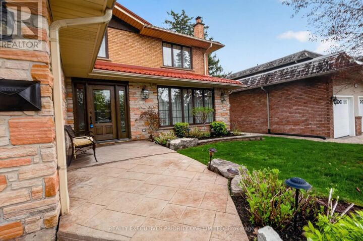 Property Photo:  1149 Spragg Court  ON L5C 2Z9 
