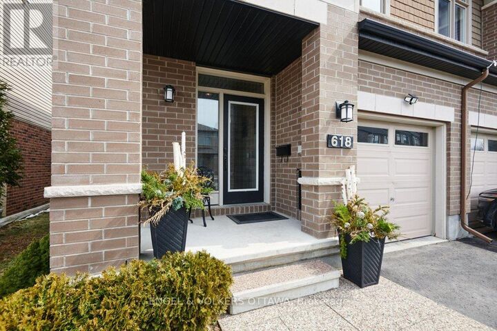 Property Photo:  618 Guernsey Place  ON K4M 0E2 