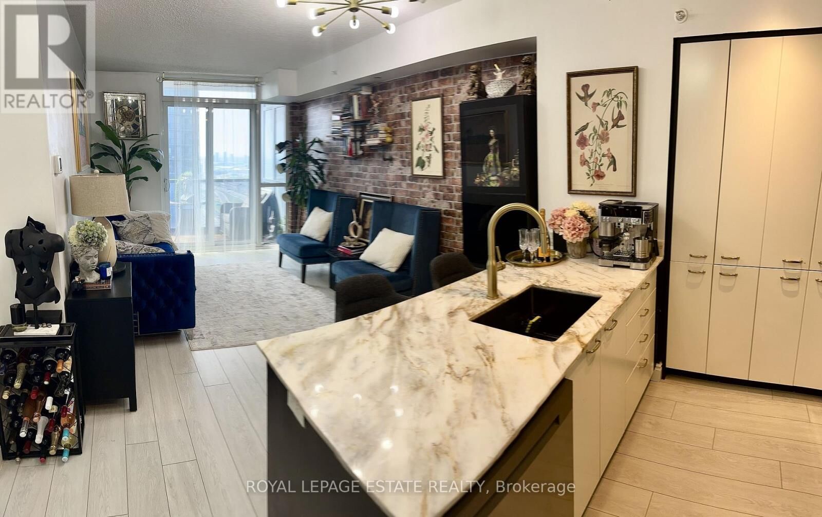 Property Photo:  5 Valhalla Inn Road 2805  ON M9B 0B1 